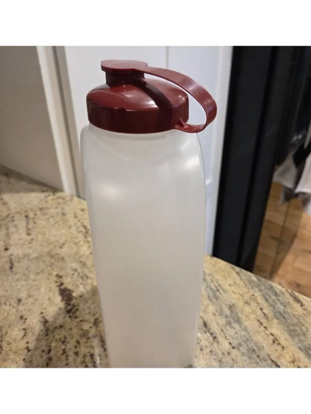 Rubbermaid Servin Saver Pitcher Jug #IC98 Flip Top Lid 2 QUART 64 oz 1.9 liter